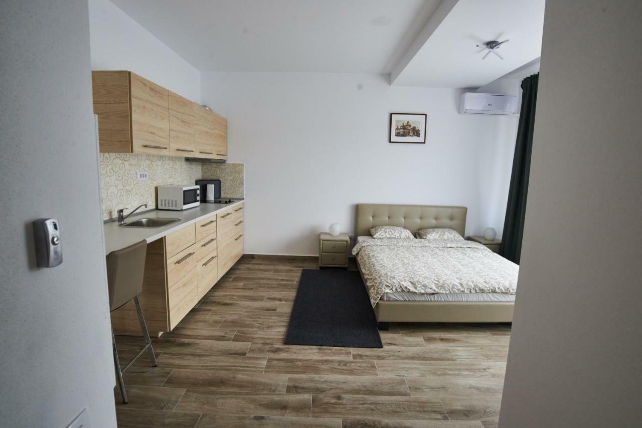 At Central Apartments Бухарест Экстерьер фото